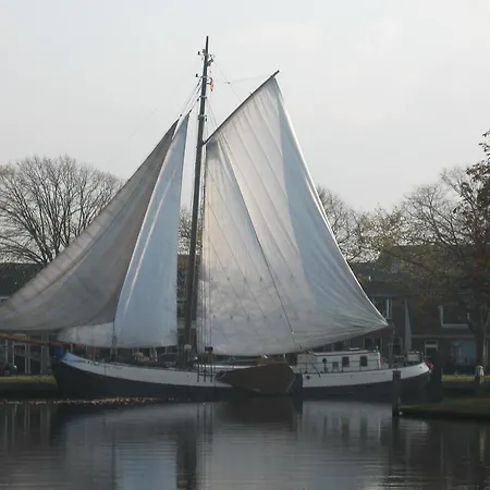 Zeilschip De Vrouw Dina *