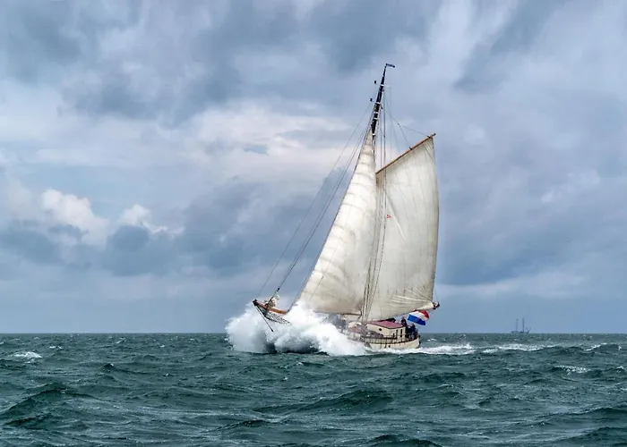 Zeilschip De Vrouw Dina * Leiden