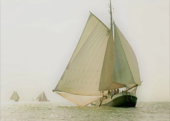 Zeilschip De Vrouw Dina Leiden