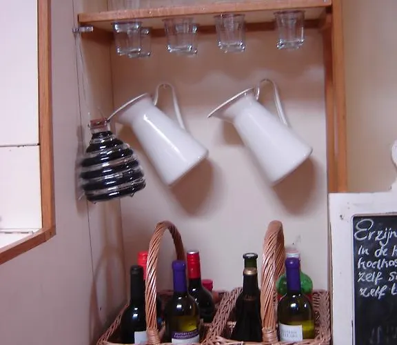 Zeilschip De Vrouw Dina Feriehus