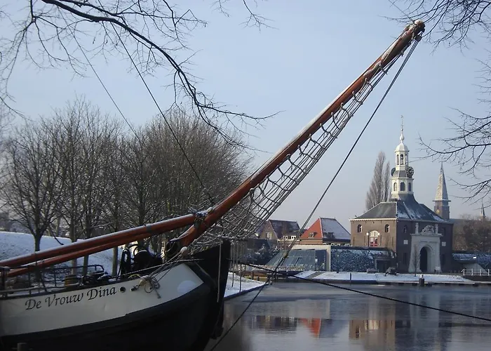 Feriehus Zeilschip De Vrouw Dina *