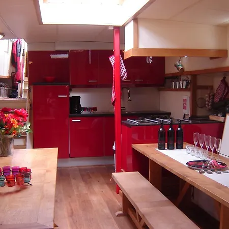 Zeilschip De Vrouw Dina Ferienhaus Leiden