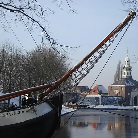 Feriehus Zeilschip De Vrouw Dina *